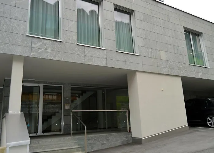 Schooren Des Alpes - Les Caves Du Roi- 1 *